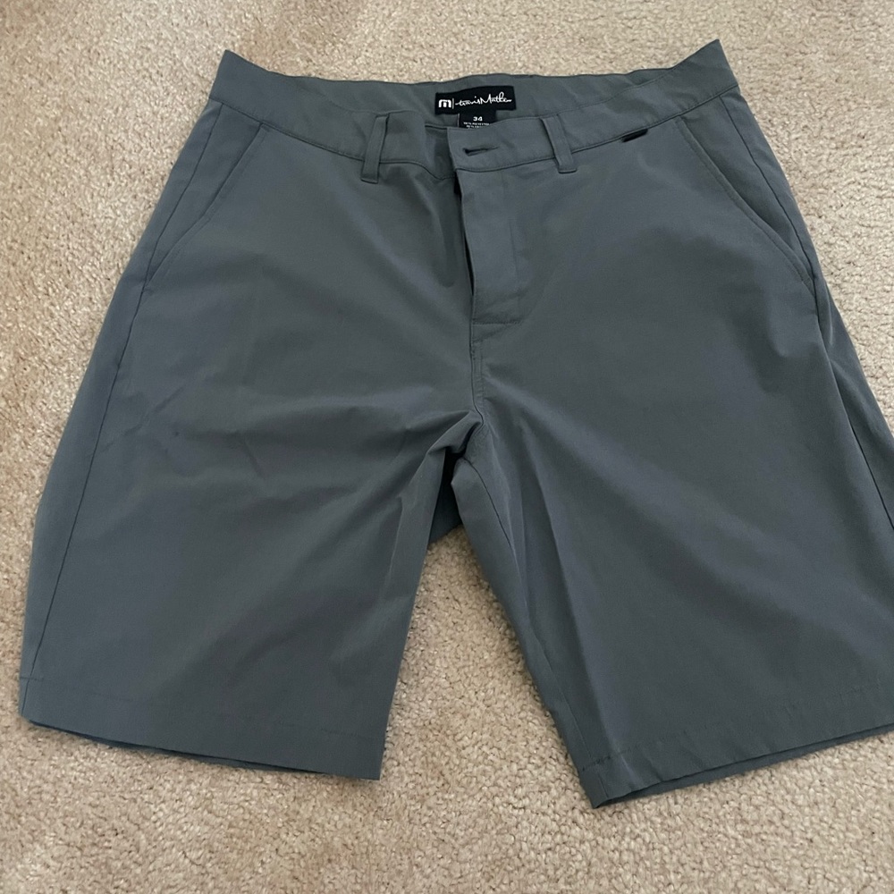 Travis Mathew Golf Shorts Size 34